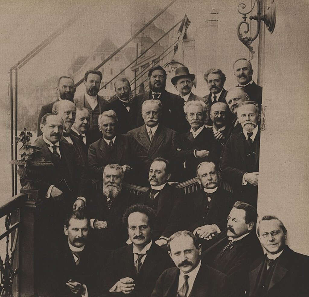 Paul Henri d'Estournelles de Constant and other delegates