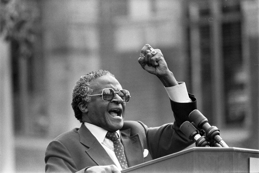 Desmond Tutu making a speech, 1986