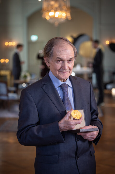 Roger Penrose showing his Nobel Prize medal at the Swedish Ambassador’s Residence in London.