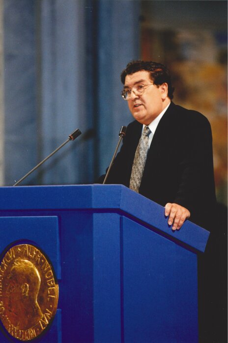 John Hume delivering his Nobel Peace Prize Lecture.