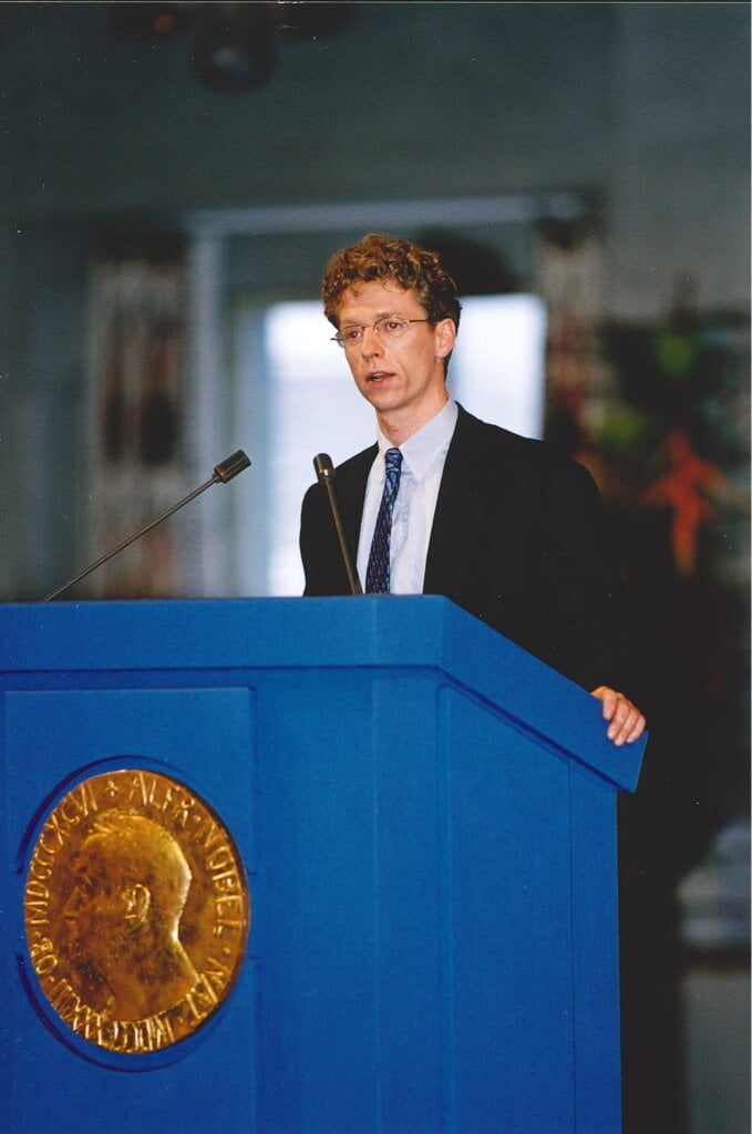 James Orbinski, Médecins Sans Frontières, delivering his Nobel Lecture.