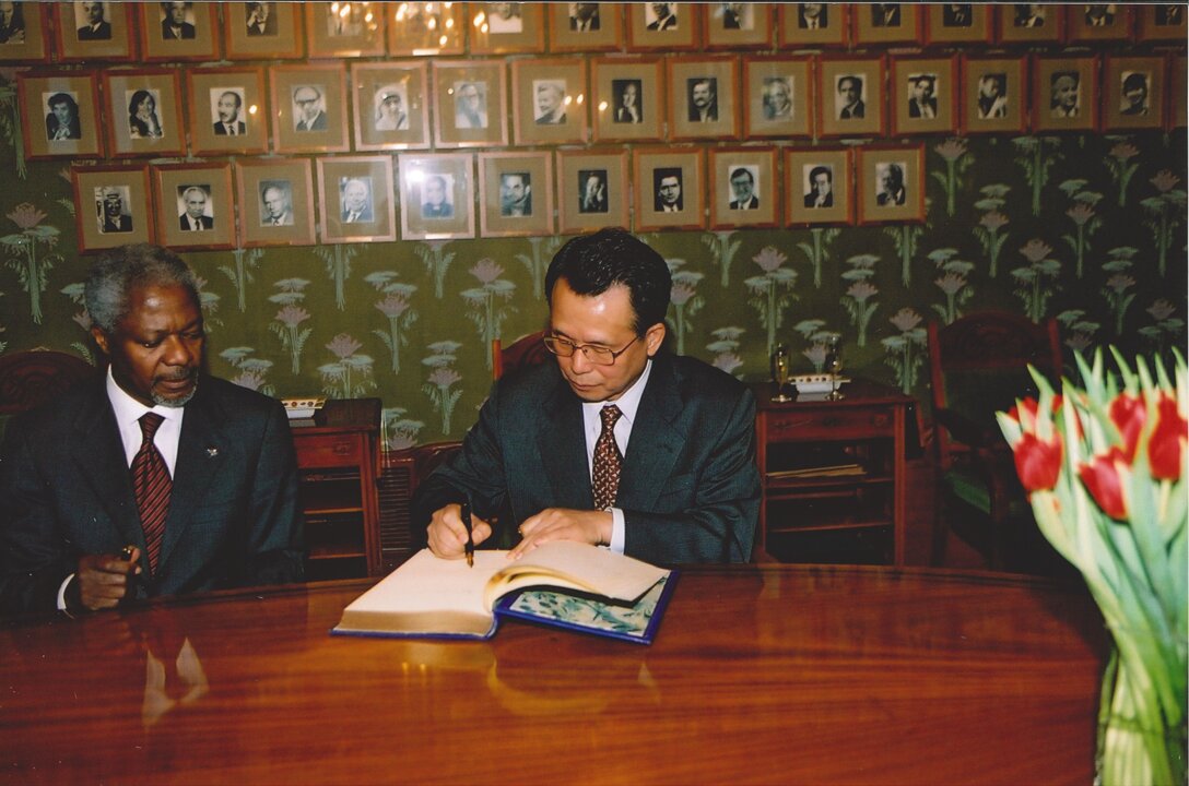 Signing of the guest book