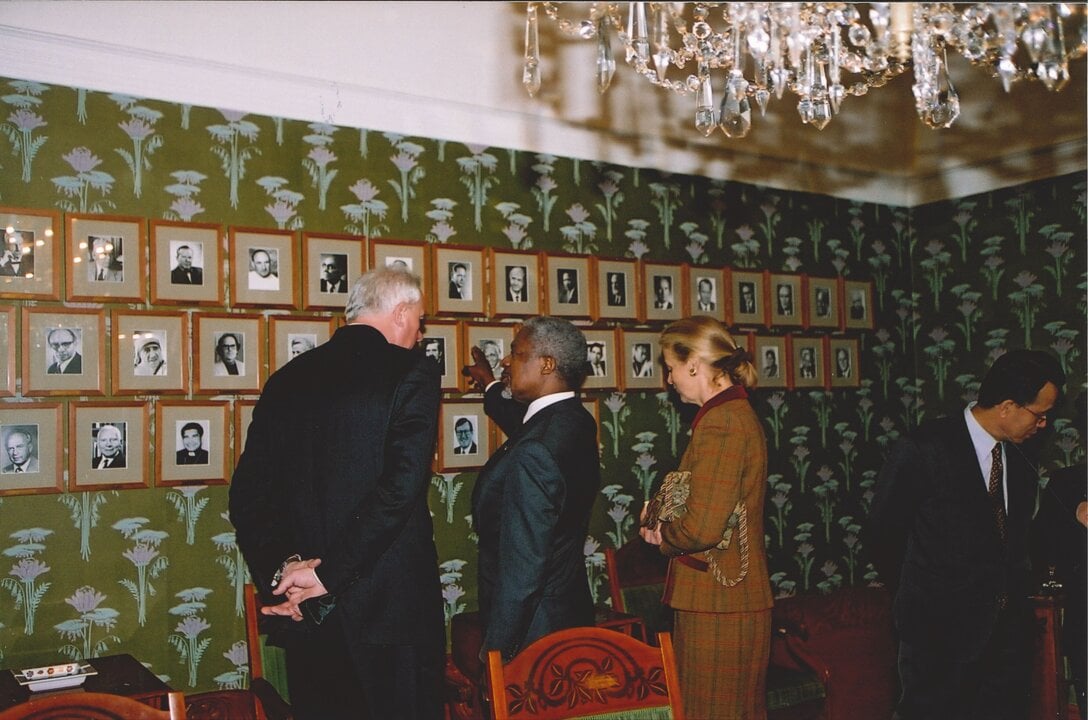 Kofi Annan and his wife Nane watching photos of previous peace laureates