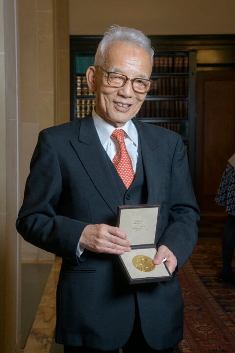 Syukuro Manabe receiving his Nobel Prize medal and diploma