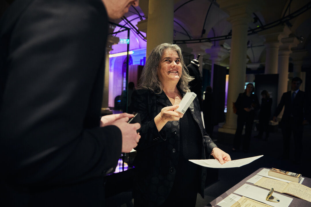 Andrea Ghez presenting her gift to the Nobel Museum
