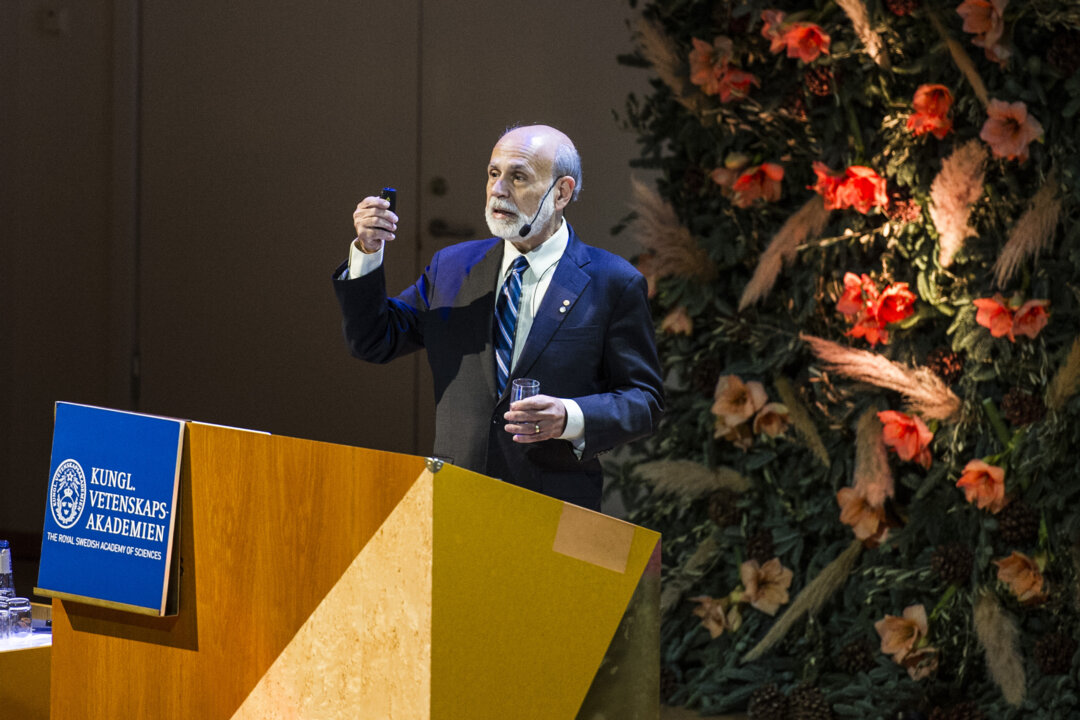 Ben Bernanke giving his lecture in economic sciences