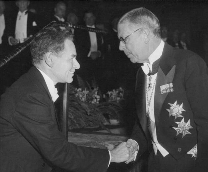 Fritz Lipmann receiving his Nobel Prize