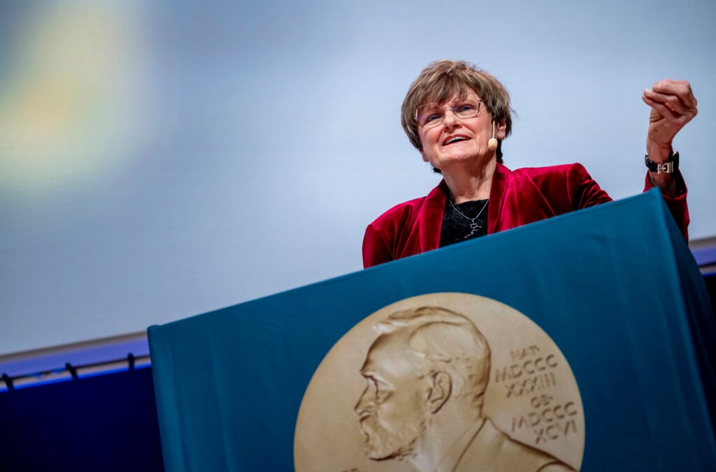 Katalin Karikó delivering her Nobel Prize lecture