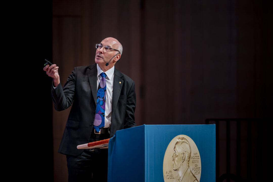 Drew Weissman delivering his Nobel Prize lecture