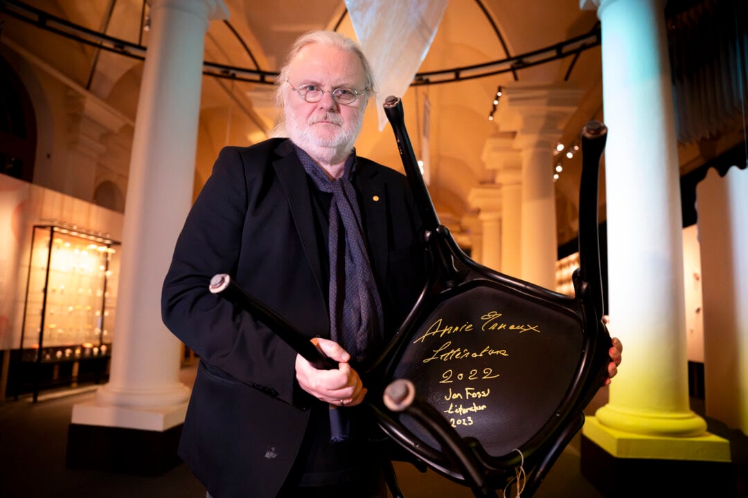 Literature laureate Jon Fosse with a signed chair