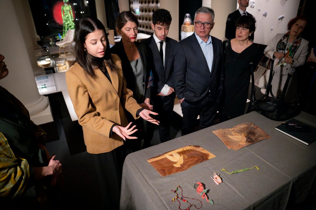 Artefacts from prison donated to the Nobel Prize Museum (2)