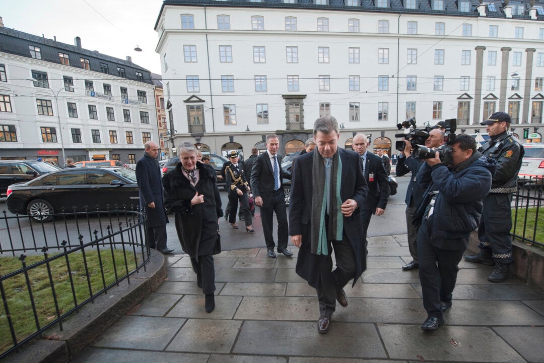 Juan Manuel Santos arriving at the Norwegian Nobel Institute