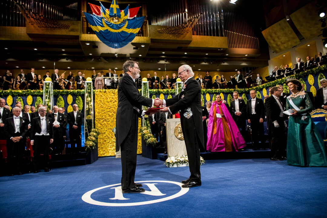 George P. Smith receiving his Nobel Prize