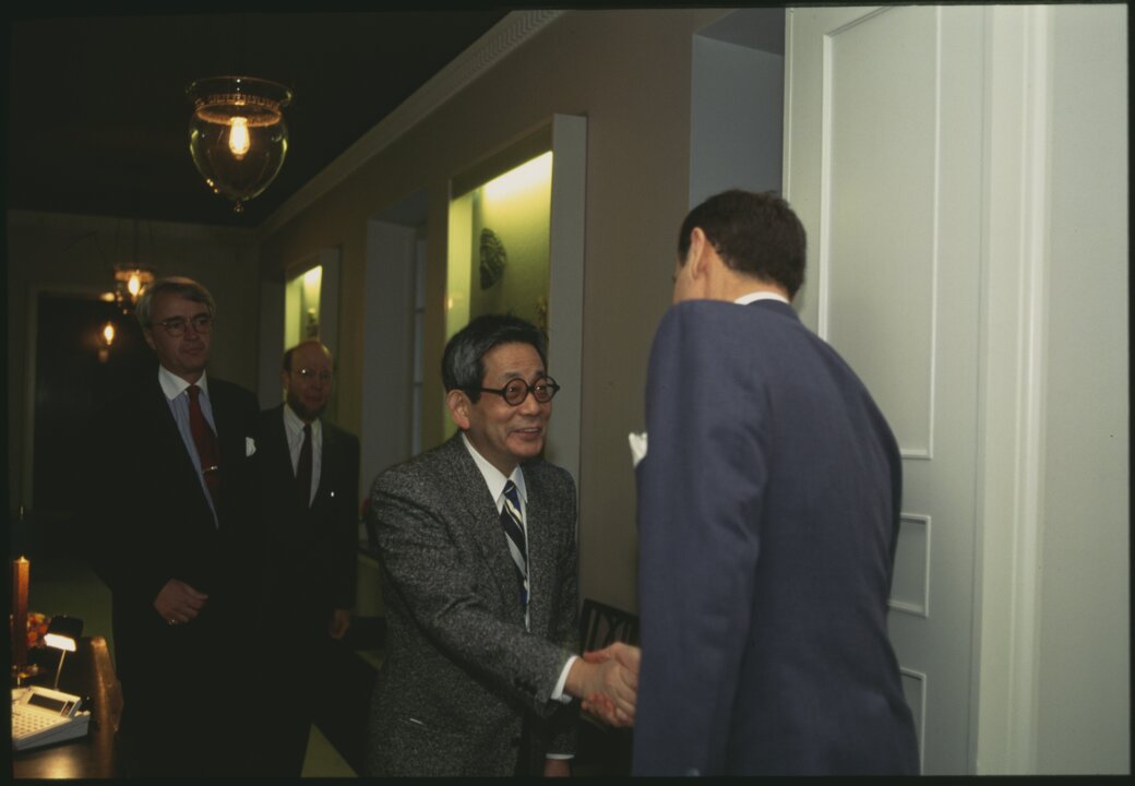 Kenzaburo Oe visits the Nobel Foundation