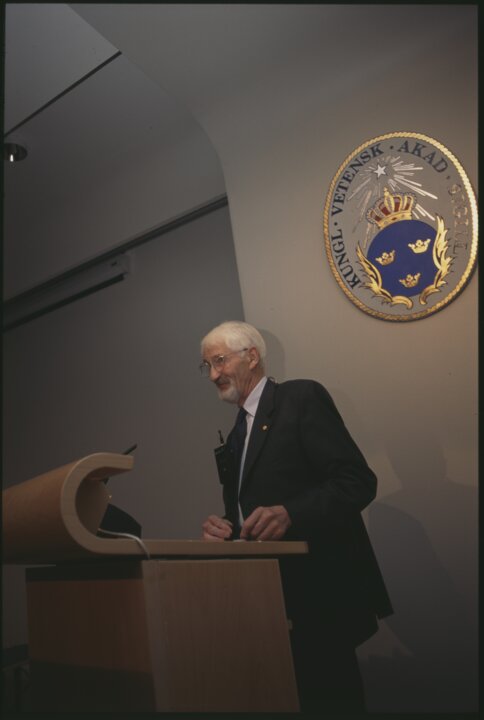 Jens C. Skou delivering his Nobel Lecture