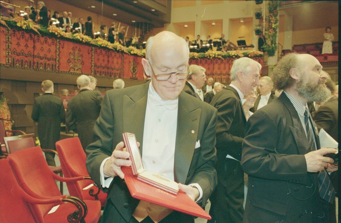 Richard E. Smalley showing his Nobel Prize medal