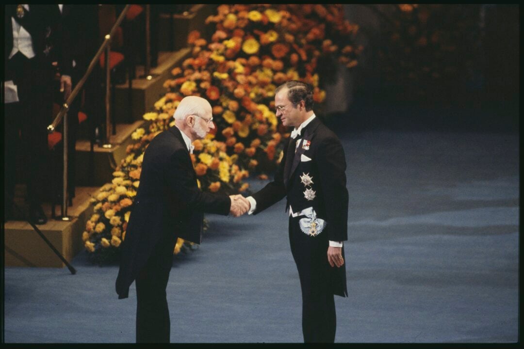 Hans G. Dehmelt receiving his Nobel Prize