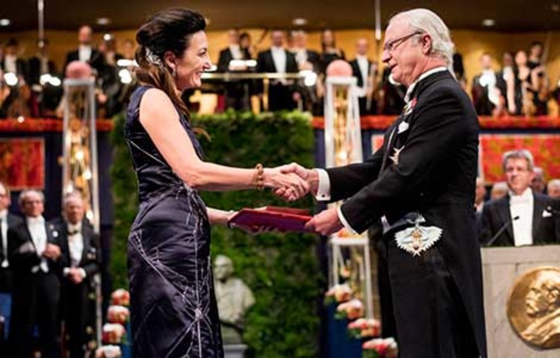 May-Britt Moser receiving his Nobel Prize from His Majesty King Carl XVI Gustaf of Sweden