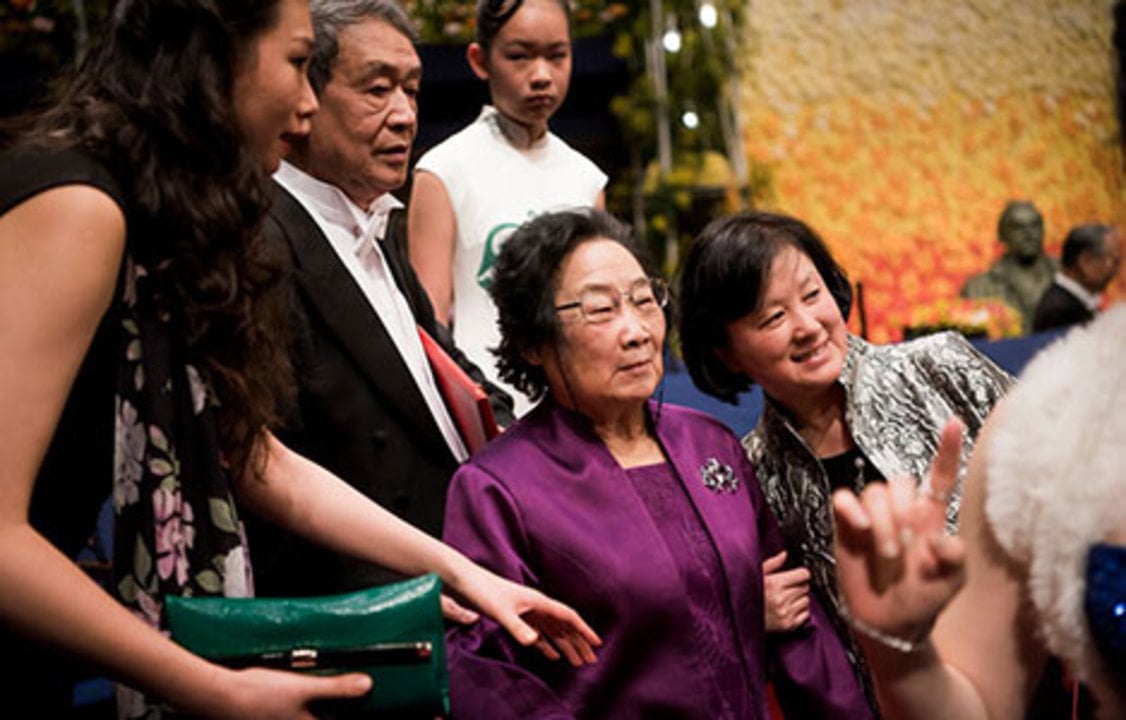 Youyou Tu with relatives after the Nobel Prize Award Ceremony.
