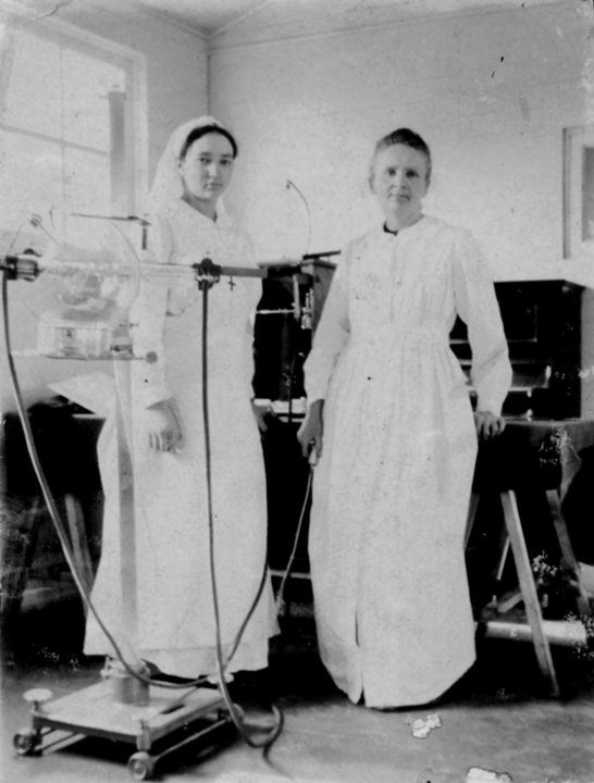 Irène Curie and her mother Marie Curie