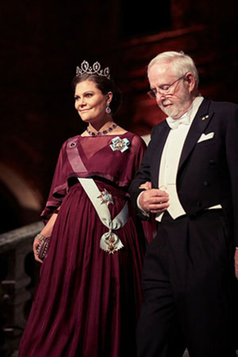 Arthur B. McDonald and Crown Princess Victoria of Sweden proceed into the Blue Hall of the Stockholm City Hall for the Nobel Banquet on 10 December 2015.