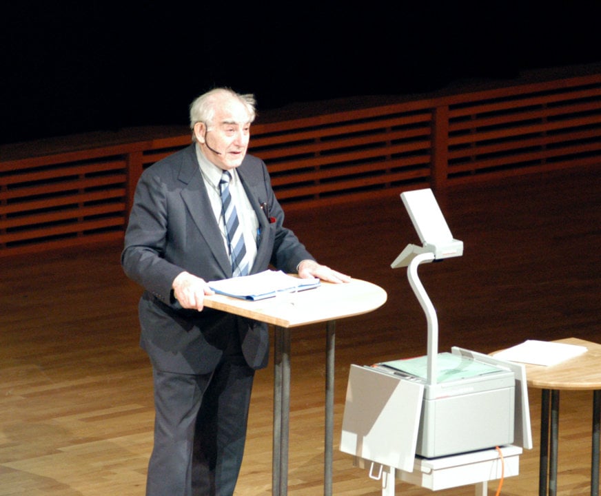 Vitaly L. Ginzburg delivering his Nobel Lecture