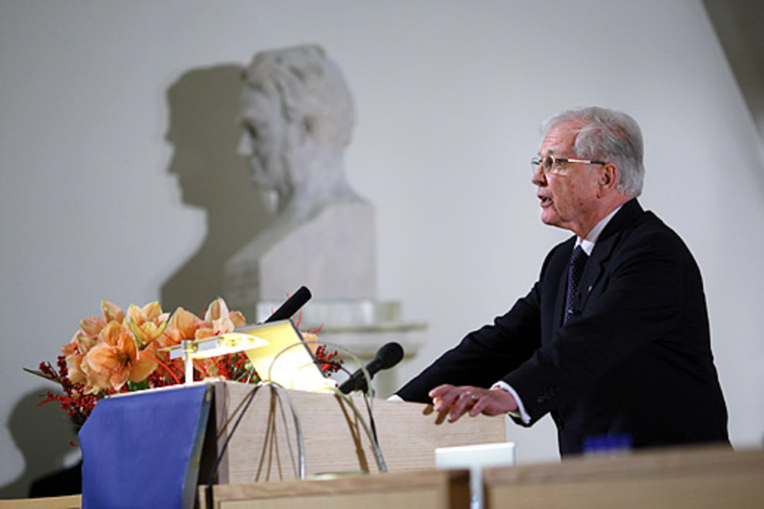 Harald zur Hausen delivering his Nobel Lecture