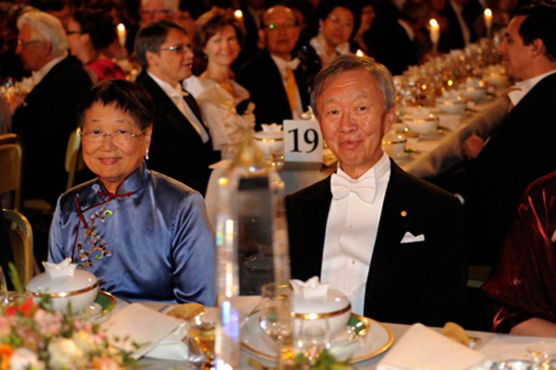 Charles K. Kao (right), with his wife Mrs May W. Kao left) at the Nobel Banquet