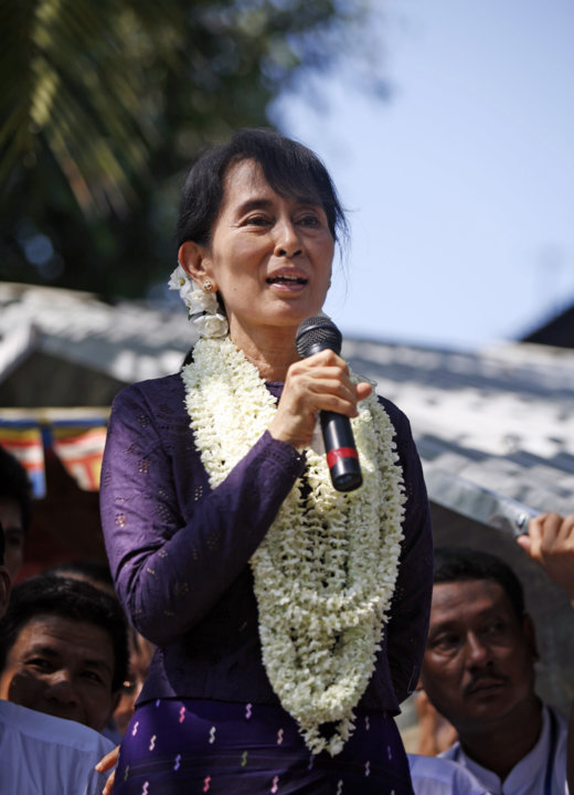 Aung San Suu Kyi gives a speech to supporters