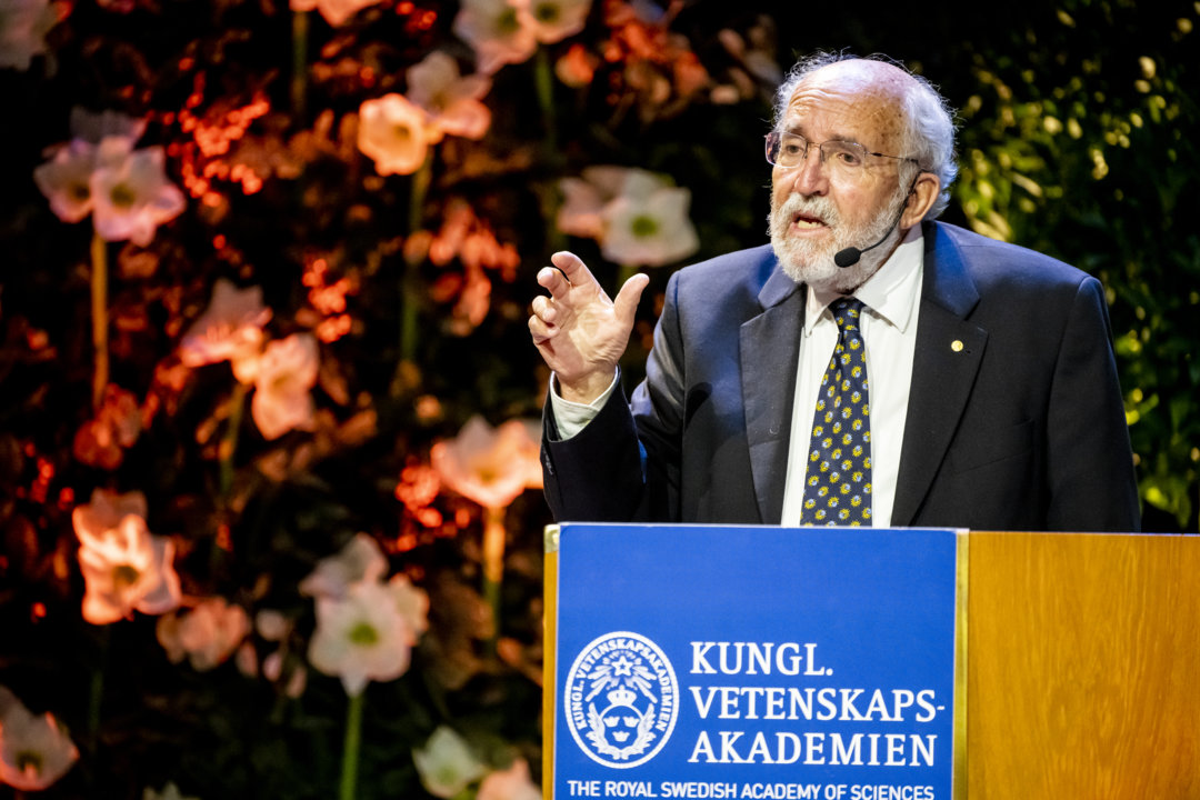 Michel Mayor delivering his Nobel Lecture