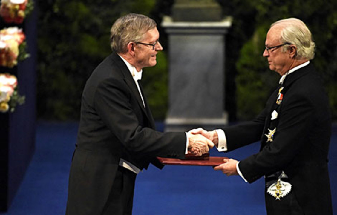 William E. Moerner receiving his Nobel Prize from His Majesty King Carl XVI Gustaf of Sweden.