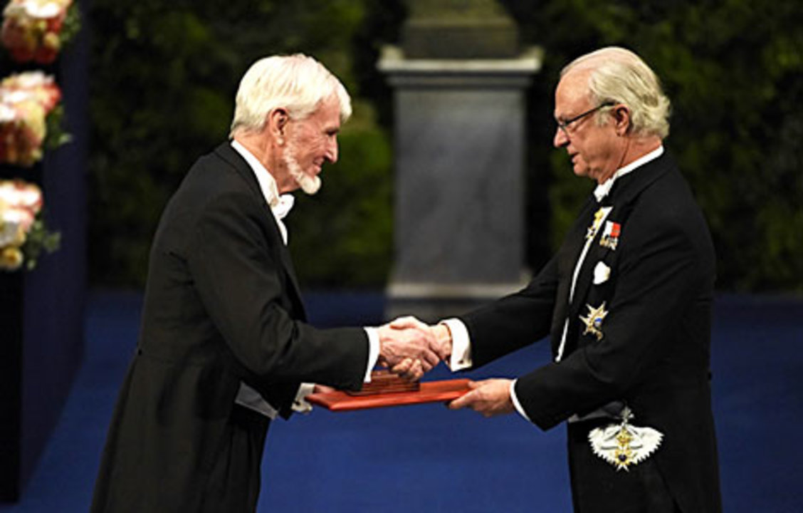 John O'Keefe receiving his Nobel Prize from His Majesty King Carl XVI Gustaf of Sweden.