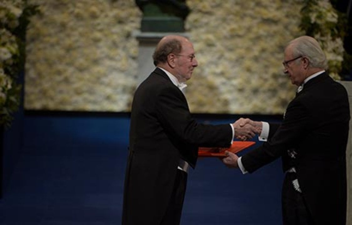 Jeffrey C. Hall receiving his Nobel Prize from H.M. King Carl XVI Gustaf of Sweden