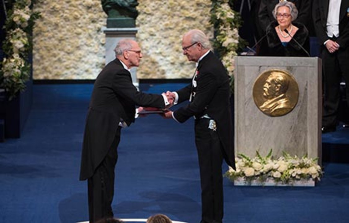 Rainer Weiss  receiving his Nobel Prize from H.M. King Carl XVI Gustaf of Sweden