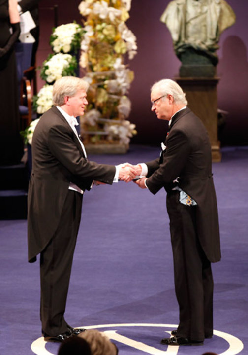 Brian P. Schmidt receiving his Nobel Prize from His Majesty King Carl XVI Gustaf