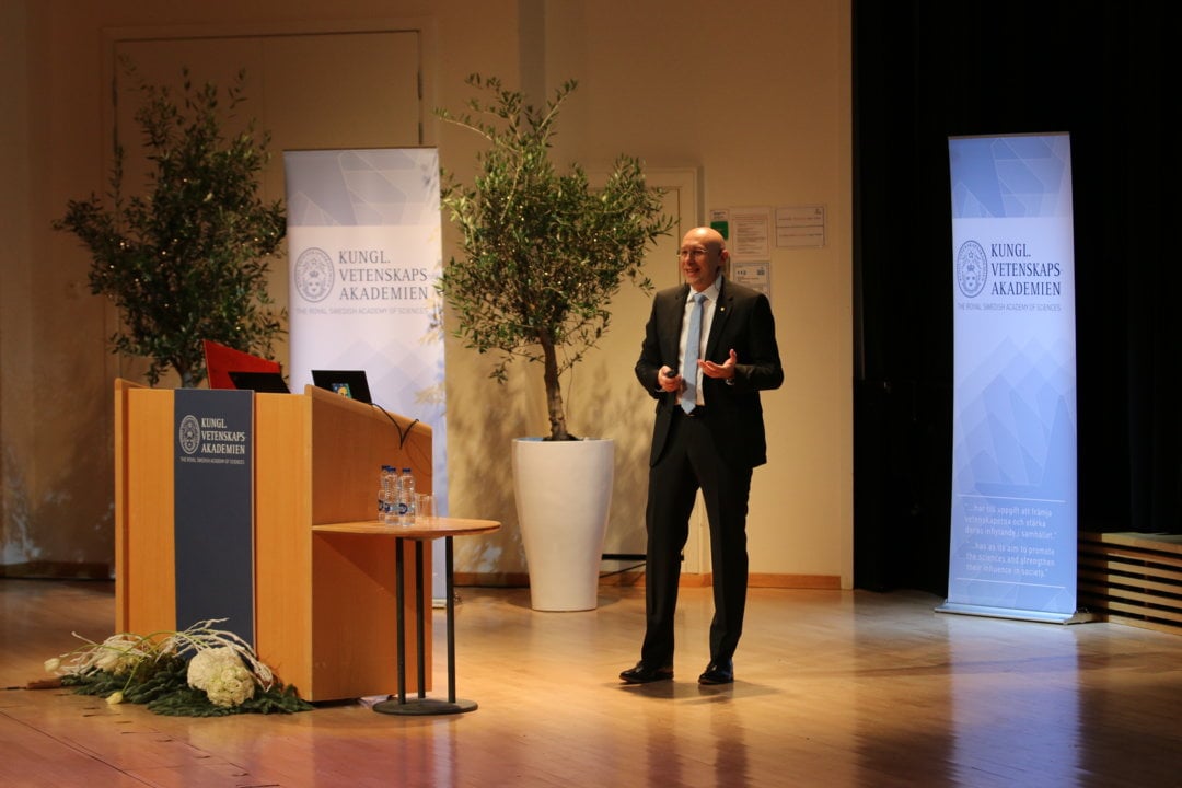 Stefan W. Hell delivering his Nobel Lecture.