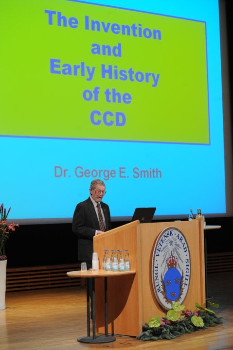 George E. Smith delivering his Nobel Lecture