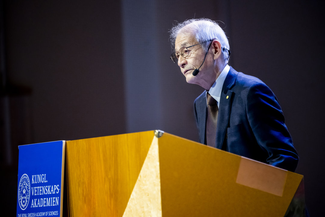 Akira Yoshino delivering his Nobel Lecture