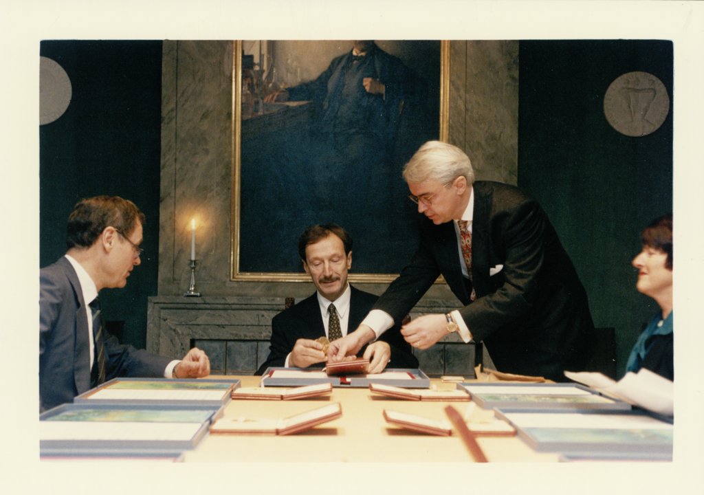 Rolf M. Zinkernagel looks at his Nobel Diploma