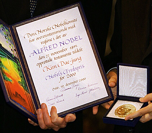 The 2000 Nobel Peace Prize diploma and medal.