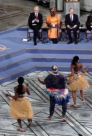 Kenyan dancers perform to celebrate ecologist Wangari Maathai