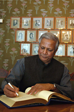 Muhammad Yunus, Nobel Peace Prize Laureate 2006, signing the guest book