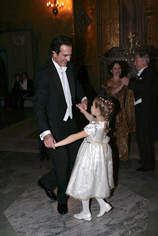Nobel Laureate in Physiology or Medicine Craig C. Mello dances with his 6-year-old daughter
