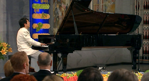 Chinese pianist Lang Lang performes