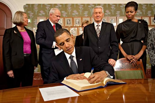 Barack H. Obama signs the guest book at the Norwegian Nobel Institute