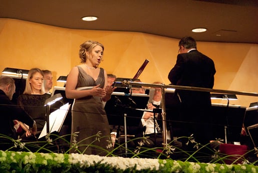 Soloist Mira Pyne and the Royal Stockholm Philharmonic Orchestra