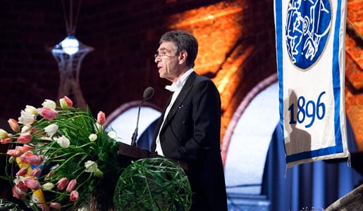 Robert J. Lefkowitz delivering his banquet speech.
