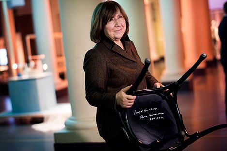 Svetlana Alexievich with the autographed chair.