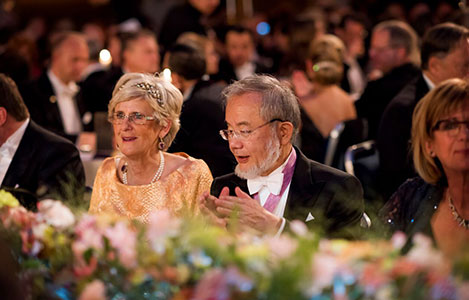 Yoshinori Ohsumi and Catharina Lindqvist at the table of honour