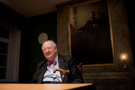 Angus Deaton in front of a portrait of Alfred Nobel